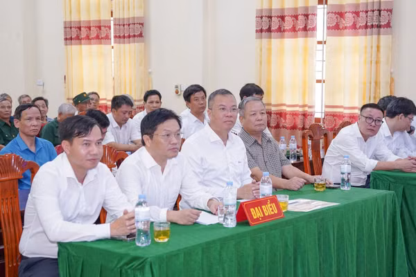 Các đại biểu tham dự tại Lễ trao quà tri ân.