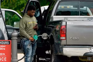Người dân tại Madison, Mississippi đang mua dầu diesel.