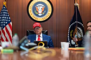 Tổng thống Mỹ Donald Trump tại Phòng Tình huống ở Nhà Trắng ngày 21 tháng 6.