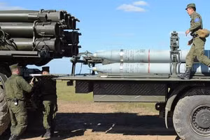 Hệ thống phóng loạt Tornado-S.