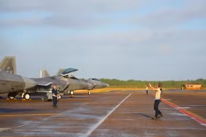 Tiêm kích tàng hình F-22.
