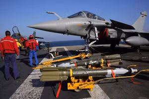 Chiến đấu cơ Rafale có khả năng mang vũ khí hạt nhân của Pháp.