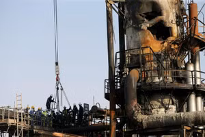 Cơ sở của Saudi Aramco bị hư hại do đòn tấn công của Houthi.