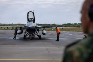 Tiêm kích F-16.