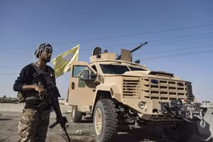 Chiến binh Lực lượng Dân chủ Syria (SDF) do Mỹ hậu thuẫn.