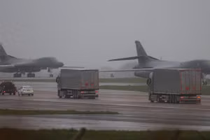 Máy bay ném bom chiến lược B-1B Lancer tại căn cứ Fairford.