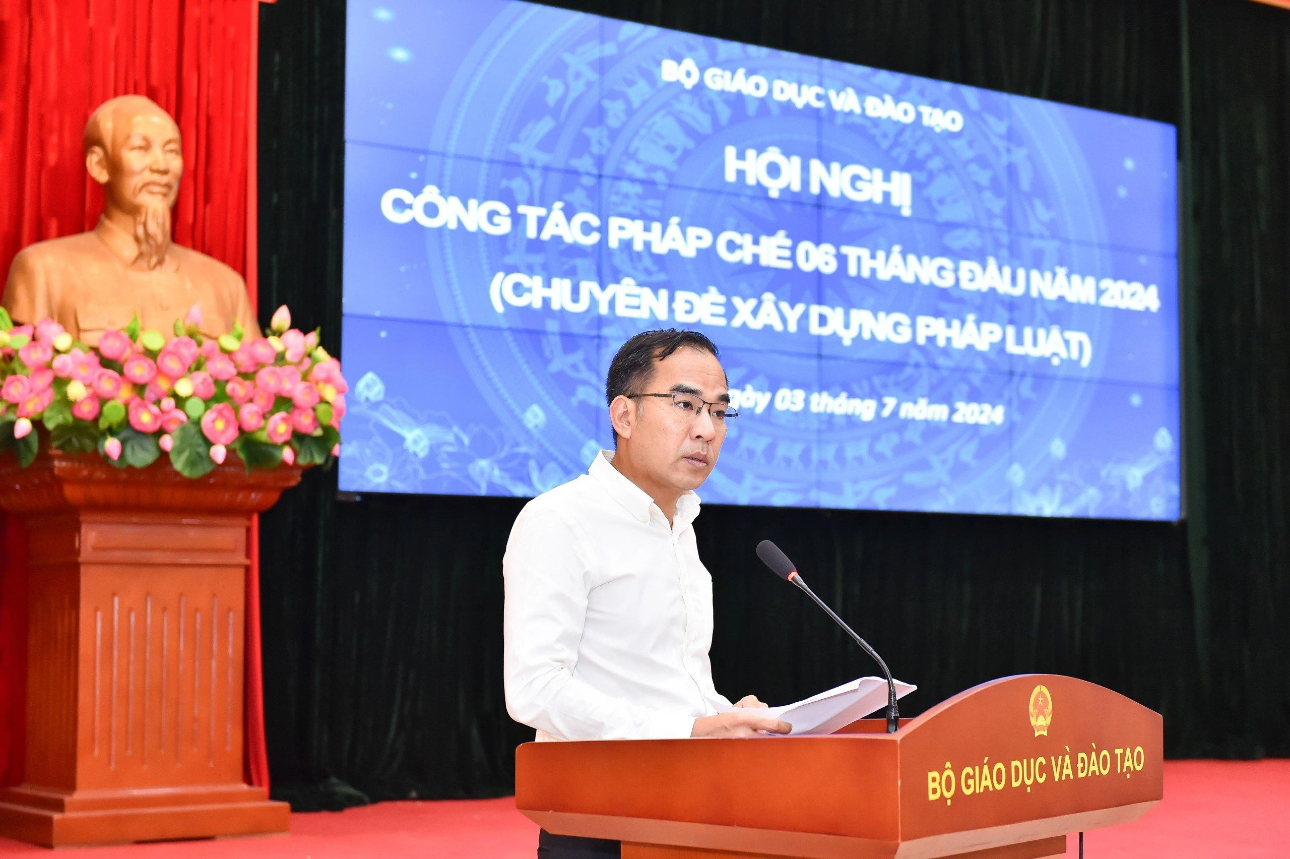hoi nghi phap che 3.jpg