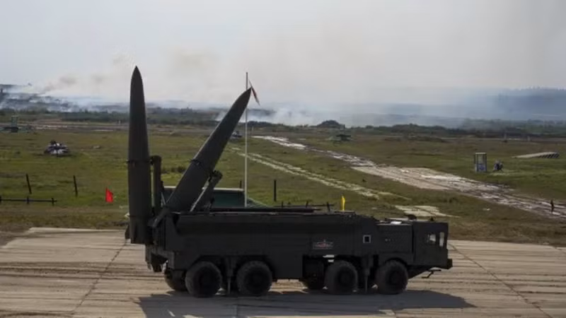 Tình báo quân sự Ukraine sau đó đã xác nhận thông tin này, cho biết Quân đội Nga thực chất đã đưa vào biên chế một loại tên lửa thế hệ mới có tầm bắn lên tới 1.000 km từ năm ngoái. ten-lua-iskander-m.jpg