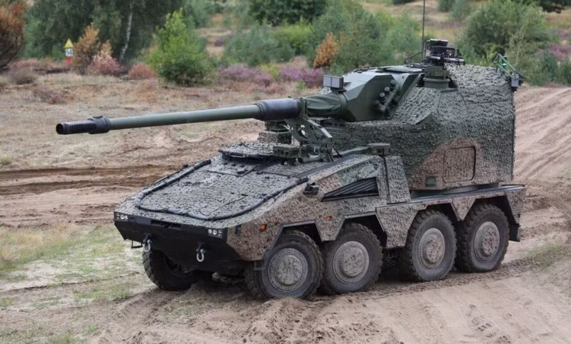 Sau khi Đức cho biết sẽ viện trợ pháo tự hành RCH-155 cho Ukraine, có nhiều ý kiến nhận xét Berlin sẽ viện trợ kèm cả xe bọc thép chở quân Boxer, bởi đây chính là khung gầm được sử dụng cho hệ thống RCH-155. Boxer-155mm-892x537.jpg