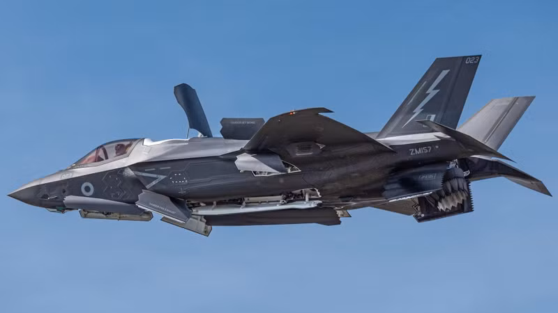 Ngoài ra, kế hoạch mua sắm máy bay chiến đấu F-35B có thể thay đổi do phải phân bổ ngân sách cho đơn đặt hàng 12 chiếc F-35A. 17ccc880-5df6-11f0-870f-597d22515ef1.jpg