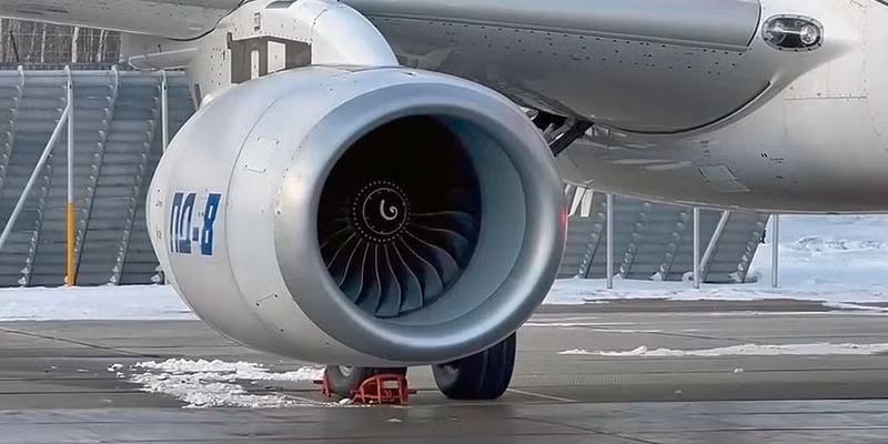 Các nhà khoa học từ Skoltech và Viện Hóa học Vô cơ A.V. Nikolaev thuộc Chi nhánh Siberia của Viện Hàn lâm Khoa học Nga đã áp dụng một phương pháp toàn diện khi kết hợp mô hình hóa bằng siêu máy tính và các thí nghiệm thực tế. sj-100-97012-pd-8-komsomolsk-plant-engine-launch.jpg