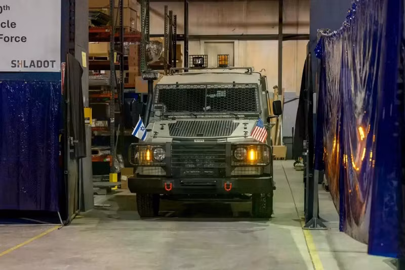 Bộ Quốc phòng Israel mới đây đã xác nhận rằng chiếc xe bọc thép David 4x4 thứ 1000 đã được sản xuất và bàn giao tại Hoa Kỳ. Theo Defence Blog, việc sản xuất được thực hiện bởi công ty MDT Armor tại nhà máy của họ ở Mỹ . david.jpg