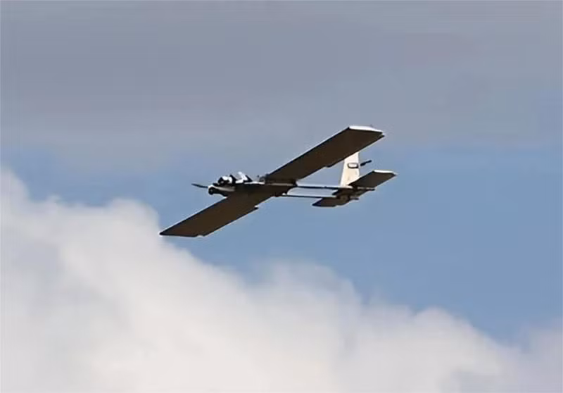 Mặc dù vậy, việc sử dụng UAV cảm tử điều khiển bằng cáp quang cũng đang bộc lộ nhược điểm, đó là giá thành tăng cao của vật liệu cấu thành, khi một cuộn cáp dài 50km hiện còn đắt hơn module thu phát internet vệ tinh Starlink. uav-molniya-nga.jpg