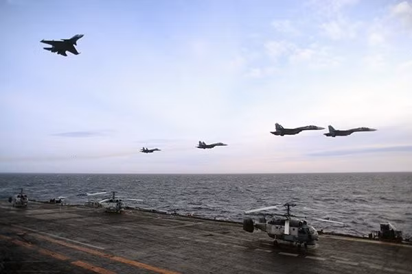 Ngành công nghiệp quốc phòng Nga đã thu được 2,45 tỷ đô la từ việc hoán cải tàu sân bay INS Vikramaditya cho Ấn Độ và hơn 2 tỷ đô la từ việc cung cấp máy bay chiến đấu MiG-29K cho phi đội không quân của nước này. 3-a74e0d8b.jpg