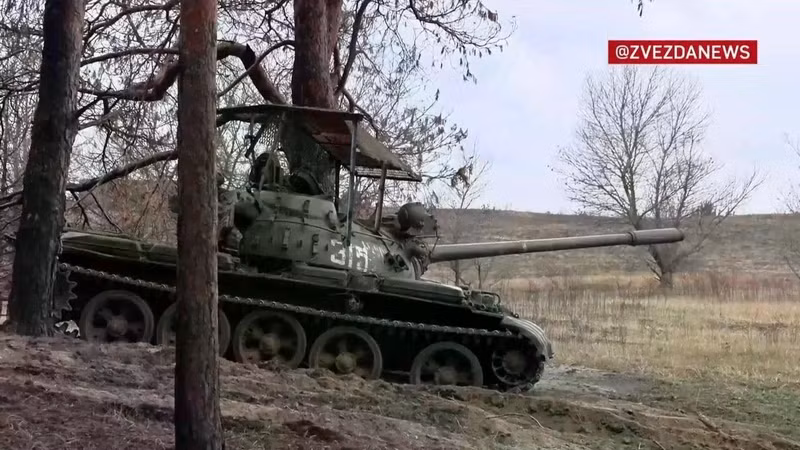 t-55-in-russian-service-presumably-in-the-occupied-part-of-v0-z2stz4evzkfc1.jpg