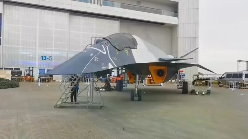 avics-white-emperor-type-b-aka-baidi-a-chinese-sixth-gen-v0-nzfpzdhmn2i1azflmsdnwge0nwar7lczmsunepx1wq0b2el68oatjo9ct9go.jpg