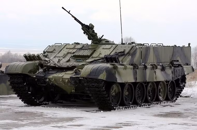 Chiến dịch quân sự đặc biệt một lần nữa chứng minh rằng cùng với các phương tiện chiến đấu bộ binh bánh lốp và bánh xích hạng nhẹ hay xe bọc thép chở quân, những loại thiết giáp bánh xích hạng nặng là cần thiết. hai-hung-xe-boc-thep-phun-lua-bmo-t-cua-nga.jpg