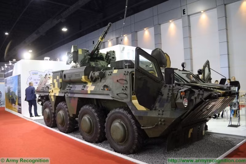 Trên cơ sở khung gầm BTR-4, cả một dòng phương tiện chiến đấu đã được tạo ra, bao gồm xe chỉ huy, xe tham mưu, xe y tế, xe sửa chữa cứu kéo, cùng với phiên bản súng cối tự hành 120mm. image-1.jpg