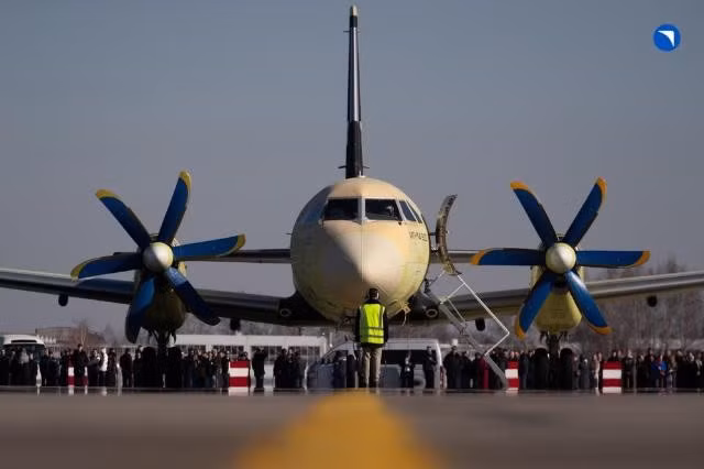 Il-114-300 là máy bay chở khách khu vực có sức chứa tối đa 66 ghế. Nó sẽ thay thế phi đội An-24 và máy bay phản lực tầm ngắn do nước ngoài sản xuất trên các tuyến bay nội địa. Il-114-300 sẽ có khả năng vận hành tự động, độc lập với cơ sở hạ tầng sân bay. pervyi-polet-samoleta-il-114-300-novoi-postroiki-v4h19dvl-1711924381t.jpg