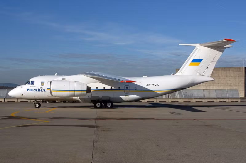 Antonov An-74 (tên mã NATO Coaler) là một loại máy bay vận tải của Liên Xô/Ukraine, được Phòng thiết kế Antonov phát triển, nó là biến thể của An-72 dùng cho nhiệm vụ chở hàng quân sự. antonov-an-74tk-300d-3.jpg
