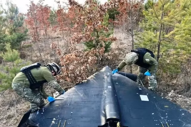 Họ xác nhận rằng Quân đội Nga đã sử dụng phiên bản UAV Geran hiện đại hóa được trang bị camera nhiệt và các thiết bị khác nhằm tối ưu cho những cuộc tấn công. Một số trang tin công cộng của Ukraine đã cho biết về điều này. 1.jpg