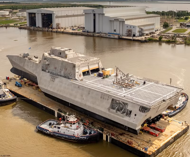Independence là lớp tàu tác chiến ven bờ do công ty Austal của Úc thiết kế theo chương trình LCS. Tổng cộng 19 chiếc loại này đã được đóng trong vòng 15 năm, 4 tàu đầu tiên là mẫu thử nghiệm đã nhanh chóng bị loại khỏi hạm đội do nhiều vấn đề. lcs-38-uss-pierre-008.jpg