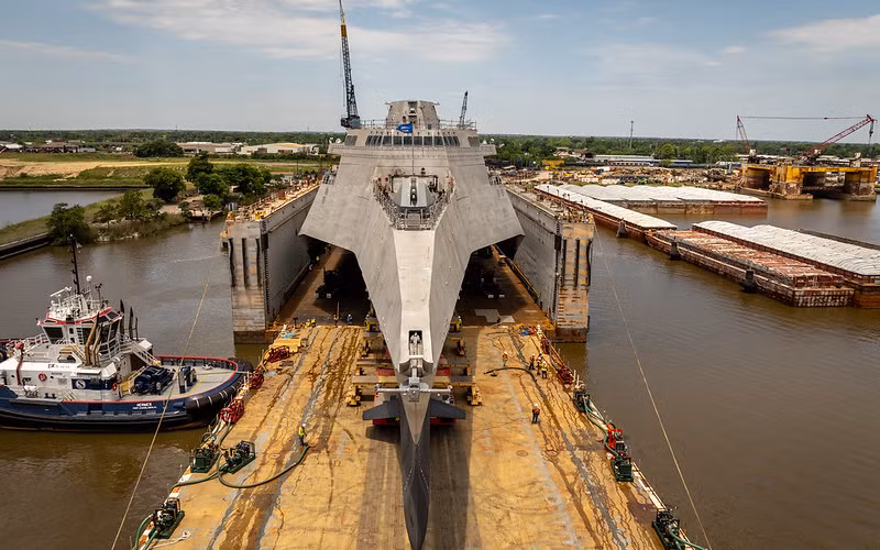 Đây là tàu USS Pierre (LCS 38), đại diện cuối cùng trong loạt 19 chiếc - con tàu thứ hai của Hải quân Hoa Kỳ mang tên USS Pierre - tên trước đây được đặt cho tàu săn tàu ngầm lớp PC-461, đã ngừng hoạt động vào năm 1958. crop53904232584-066bf8e2a8-cpngmedium-cropped800x500.png