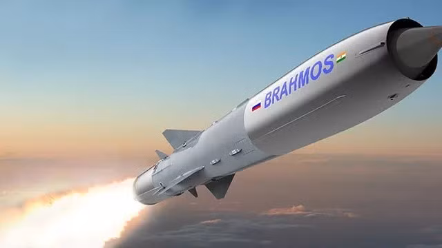 "Dự án tên lửa BrahMos là một ví dụ điển hình về thiết kế và sản xuất chung tên lửa hành trình, hiện đang thu hút sự quan tâm của nhiều quốc gia ngoài Ấn Độ và Nga", nhà ngoại giao này cho biết. brahmos.png