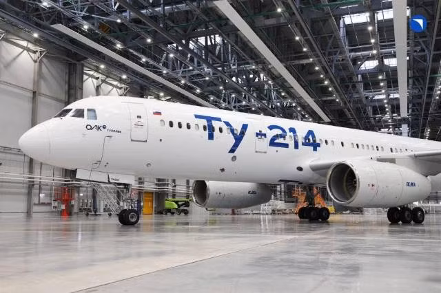 Tuy nhiên, những gì diễn ra cho thấy dự án Tu-214 đang chậm trễ đáng kể so với những chương trình chế tạo hàng không khác như MS-21 hay SJ-100 có thiết kế mới hoàn toàn. avialainer-tu-214-1767033614t.jpg