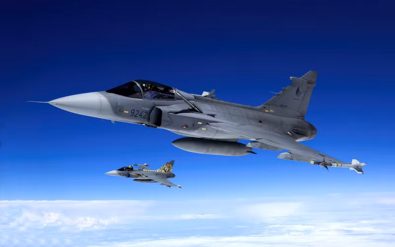 vynyshhuvachi-jas-39-gripen-povitryanyh-syl-chehiyi.jpg