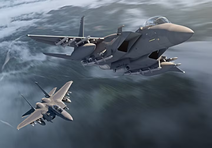 Cần lưu ý thêm, Ai Cập cũng đang sử dụng máy bay chiến đấu Rafale của Pháp, loại tiêm kích đa năng hiện đại nhất trong Không quân nước này. f15ex-two-ship-peel-off-15071370.jpg