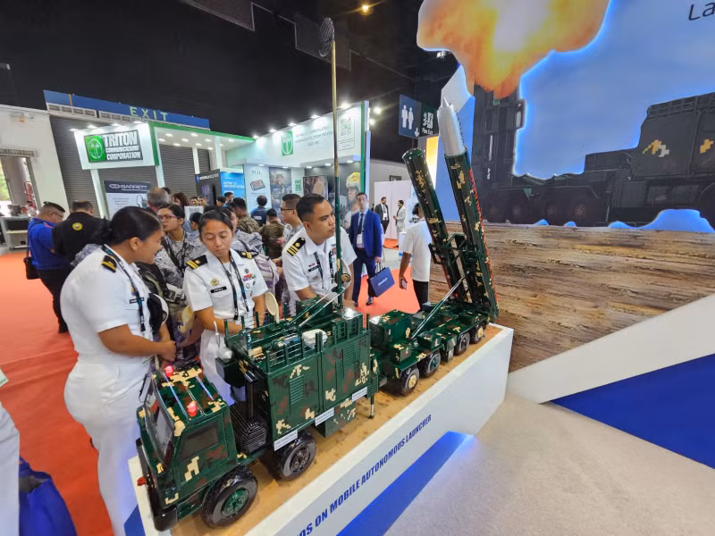 brahmos-displays-philippine-twin-missile-launcher-configuration.jpg
