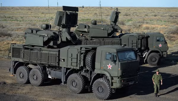 Hệ thống đã bắn hạ thành công các mục tiêu phức tạp với tín hiệu phản xạ radar thấp. Ví dụ, tên lửa hành trình tàng hình Storm Shadow của phương Tây và hệ thống pháo phản lực phóng loạt có độ chính xác cao, nó cũng sẽ tiêu diệt một mục tiêu điển hình như F-16. 1058568027-pqsq-204.jpg