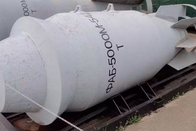 Điểm nhấn chính là việc sử dụng loại bom hàng không này trong cấu hình truyền thống, vốn đã được chứng minh tính hiệu quả trong các hoạt động quân sự khác nhau. fab-5000-4-1-e1666262272500.jpg