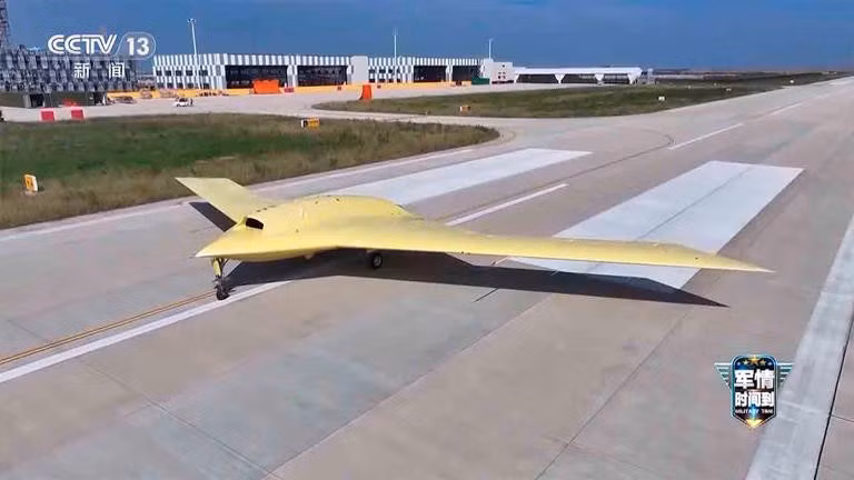 CH-7 là một phần của dòng máy bay không người lái Caihong (CH) do Học viện Khí động học Hàng không Vũ trụ Trung Quốc - một công ty con của Tập đoàn Khoa học và Công nghệ Hàng không Vũ trụ Trung Quốc, phát triển. aa1faxl9.jpg