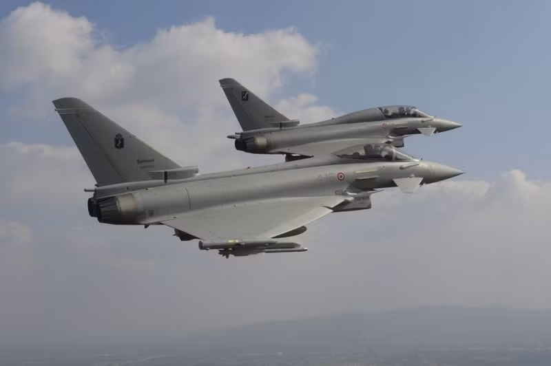 4 máy bay chiến đấu đa năng Eurofighter Typhoon thuộc phi đội 12 liên hợp Anh - Qatar đã được triển khai đến Qatar theo yêu cầu của chính phủ nước này. yxnzzxrzl2zpbgvzl2ltywdlx2xpynjhcnkvmdm5ywzhxza3mtawof8wmtuzxzaxlmpwzw.jpg