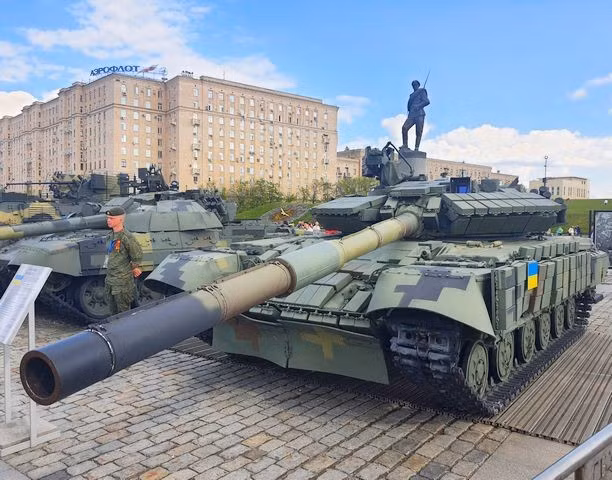 Do vậy, không có gì ngạc nhiên khi hiện nay, xe tăng phổ biến nhất trong Lực lượng Vũ trang Ukraine là T-72, cả từ Liên Xô cũ lẫn từ các nước Đông Âu. Tuy nhiên, thậm chí chỉ còn chưa đến 300 chiếc trong số đó còn tồn tại. 2024-05-17-15-52-23.jpg
