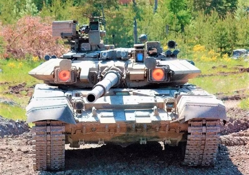 Đáng chú ý, Moskva đã đề nghị Ấn Độ sản xuất xe tăng T-90MS - phiên bản nâng cấp của T-90S thay vì chiếc T-14 Armata như thông tin ban đầu. 1-army-technologycom-t-90s.jpg