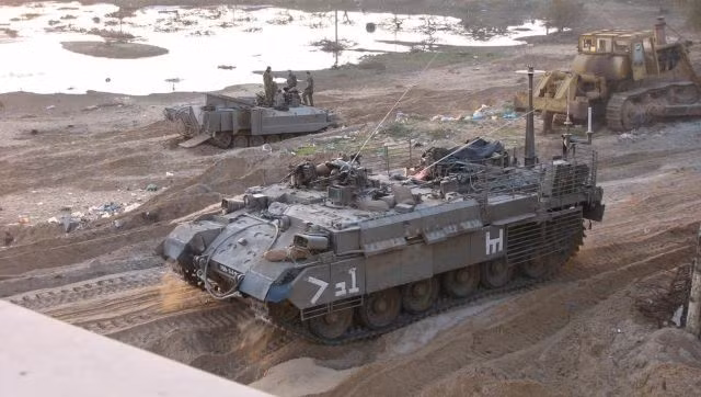 soviet-build-t-55-tank-is-the-basis-of-the-israeli-achzarit-apc.jpg