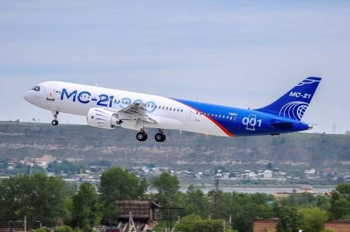 Hãng hàng không Aeroflot đang ngày càng quan tâm đến phiên bản rút gọn của MS-21, coi đây là giải pháp phù hợp cho mạng lưới đường bay của mình. Tuy nhiên, việc phát triển một phiên bản cải tiến như vậy sẽ mất ít nhất hai năm. ms-21-300-bnews-vn-1957.jpg