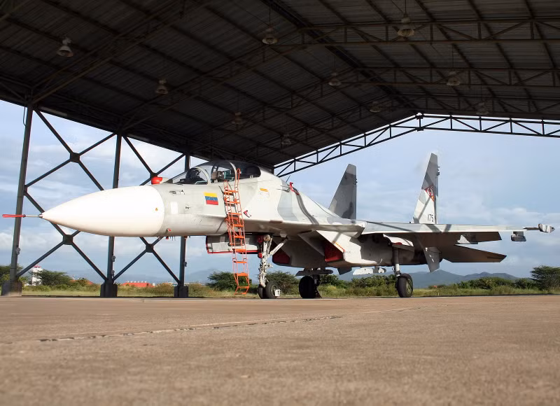 "Các máy bay chiến đấu Su-30MK2 (NATO gọi là Flanker-C) của Không quân Venezuela là những tiêm kích hiệu quả, nhưng trong một cuộc đối đầu trực tiếp với Không quân Mỹ, chúng sẽ chỉ là hổ giấy". sukhoi-su-30mk2-venezuela-air-force-jp7243729.jpg