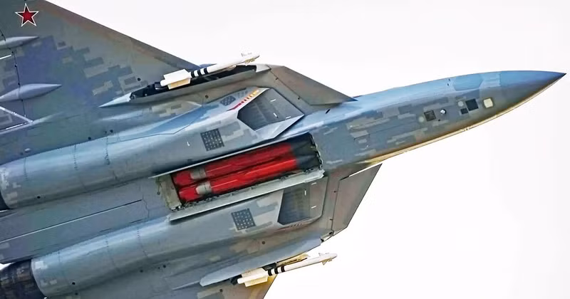 Cũng trong tháng 11, Tập đoàn công nghệ nhà nước Rostec lưu ý rằng Su-57 vẫn là máy bay chiến đấu thế hệ thứ năm duy nhất chứng minh được hiệu quả trong chiến đấu cường độ cao, cho dù điều này còn vướng nhiều nghi vấn. su-57.png