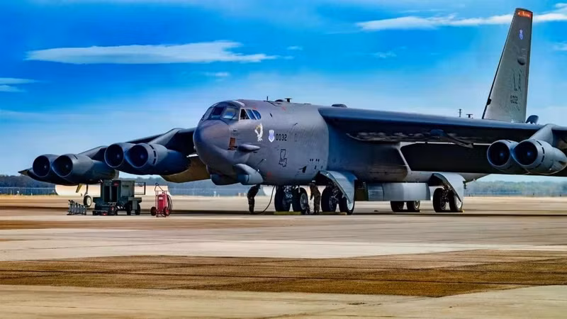 8625860-may-bay-b-52h.jpg