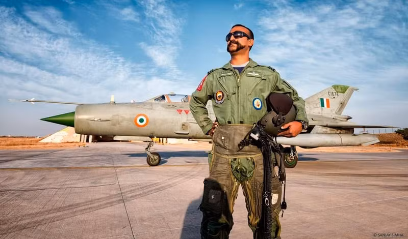 Không quân Ấn Độ (IAF) sẽ cho ngừng hoạt động toàn bộ phi đội tiêm kích MiG-21, tờ India Today đưa tin. Ấn phẩm này lưu ý rằng loại máy bay chiến đấu huyền thoại nói trên đã được đưa vào sử dụng từ năm 1963. image.jpg