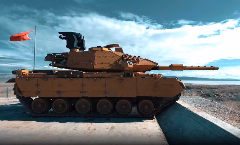 Xe tăng M48 Patton xuất hiện tại Hoa Kỳ vào đầu những năm 1950 để thay thế cho loại M47, đây là dòng MBT đầu tiên của Mỹ kể từ khi kết thúc Chiến tranh thế giới thứ hai với rất nhiều sự thay đổi so với những chiến xa cũ. m60t1-ssb.jpg