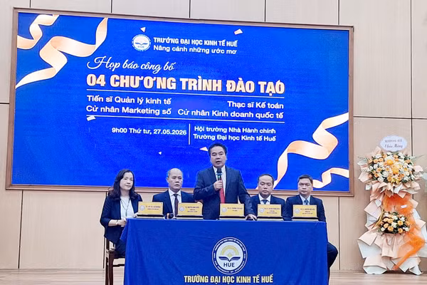 Trường ĐH Kinh tế Huế họp báo công bố 4 chương trình đào tạo mới.