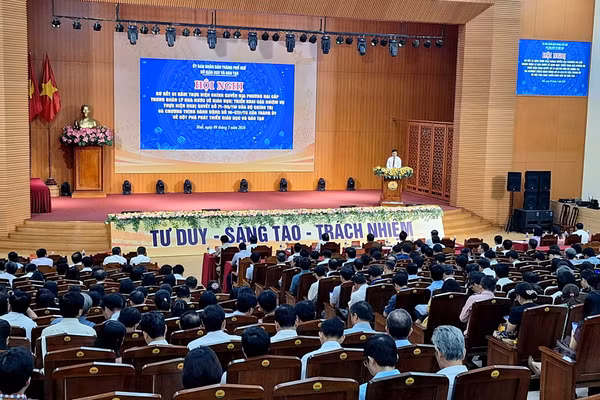 Đại diện các trường học tại TP Huế dự Hội nghị sơ kết 1 năm thực hiện mô hình chính quyền địa phương 2 cấp trong quản lý nhà nước về giáo dục đầu tháng 5/2026.