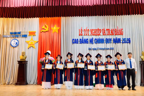 Trường ĐH Y Dược Huế trao bằng tốt nghiệp cho 370 sinh viên hệ Cao đẳng 