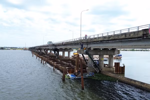 Công trường đập Thảo Long đang thi công khẩn trương.