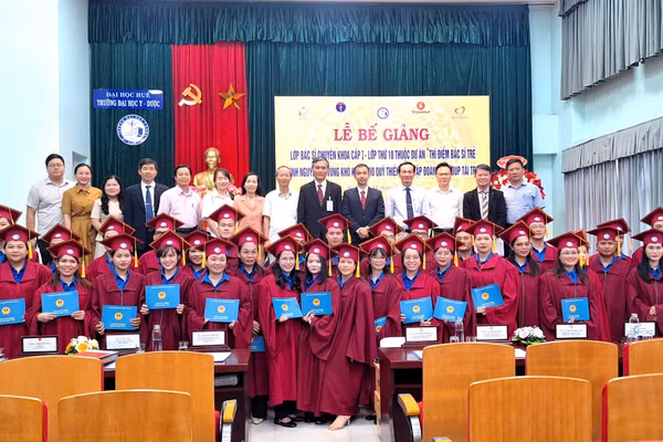 Lễ bế giảng lớp bác sĩ Chuyên khoa cấp I – lớp thứ 10 thuộc Dự án “Thí điểm bác sĩ trẻ tình nguyện về vùng khó khăn”.